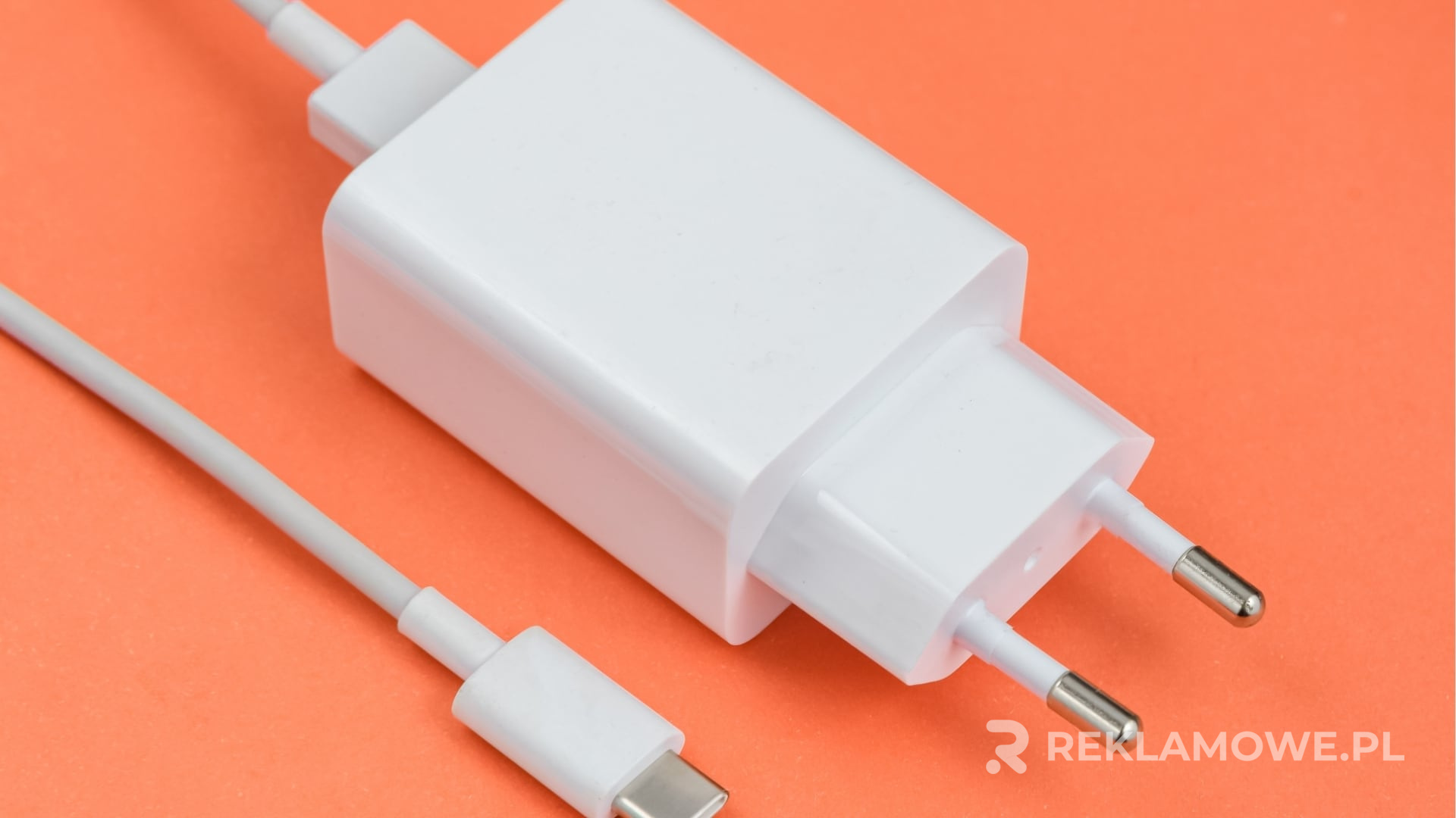 Bezpieczne ładowarki reklamowe spełniające normy