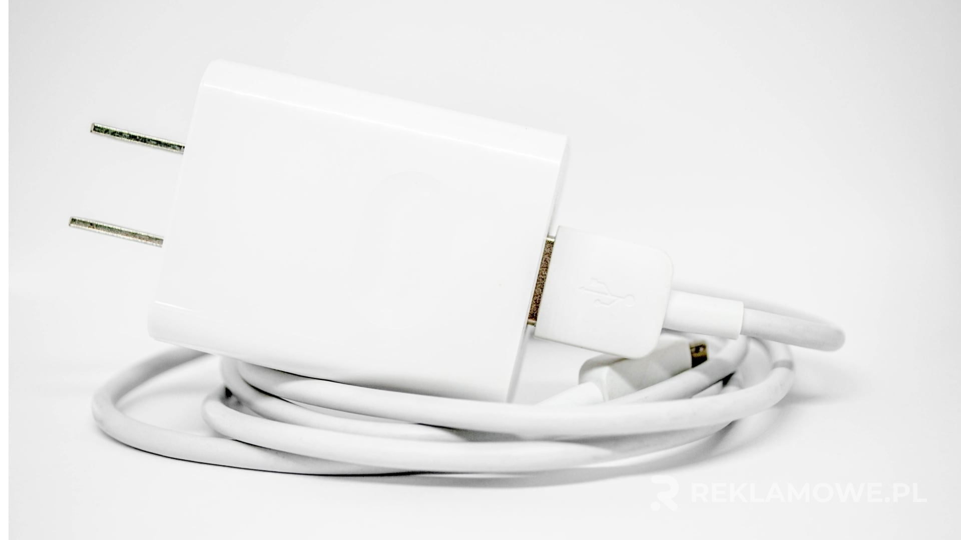 Zdjęcie ilustrujące kampanie reklamowe z użyciem ładowarek