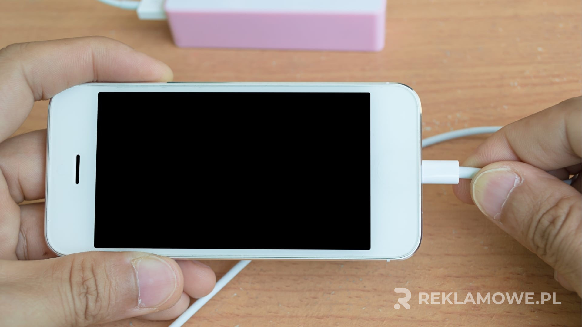 Trendy w projektowaniu ładowarek reklamowych na rok 2026